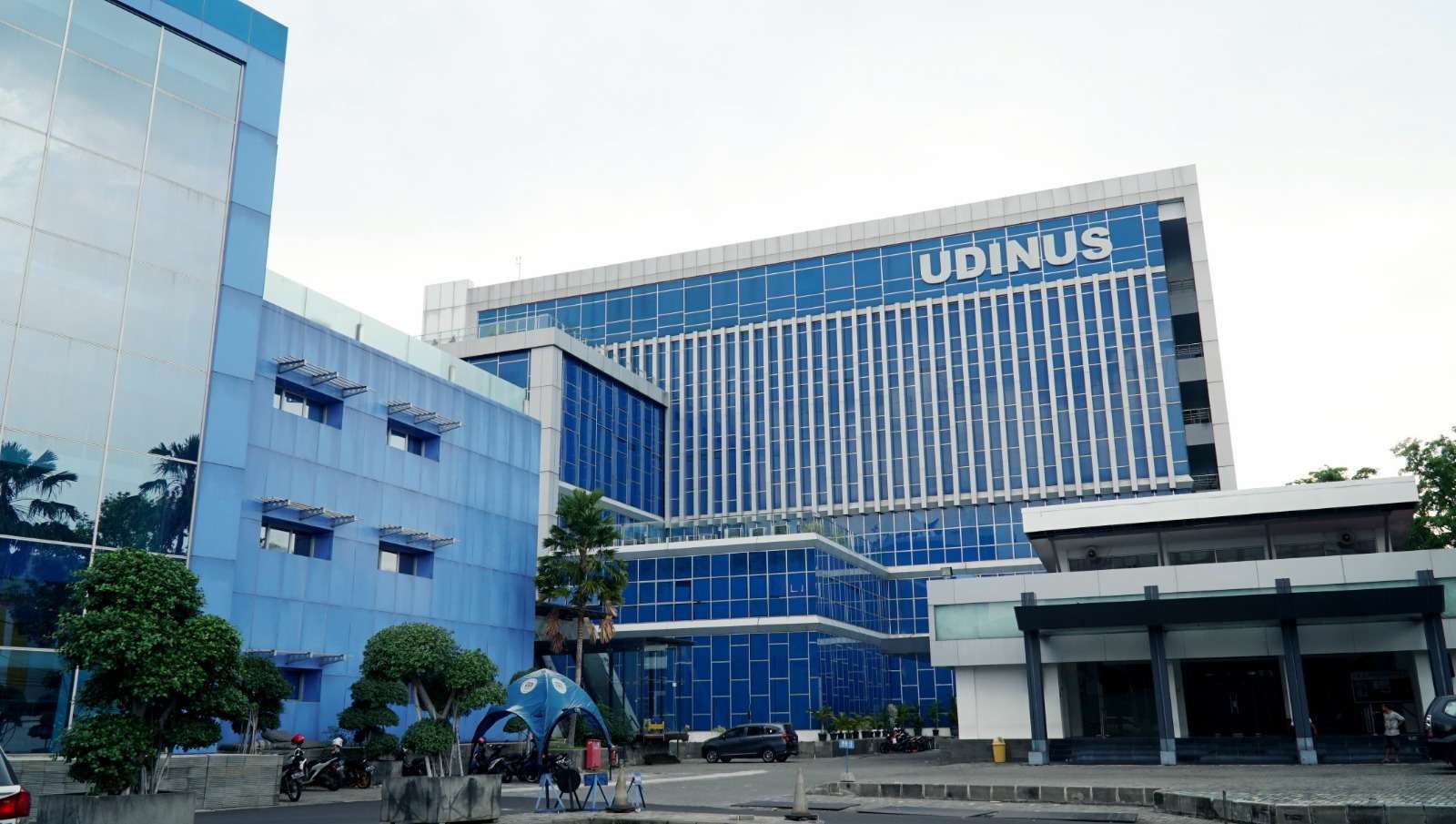 Gedung H7 Auditorium Universitas Dian Nuswantoro